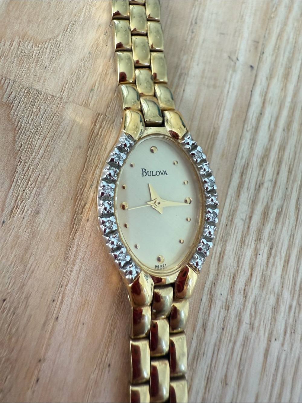 Bulova ladies oval gold tone diamond dress watch NEW BATTERY